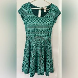 EUC Banana Lemon Women’s or Junior Fitted Flare A line Dress Short Medium M